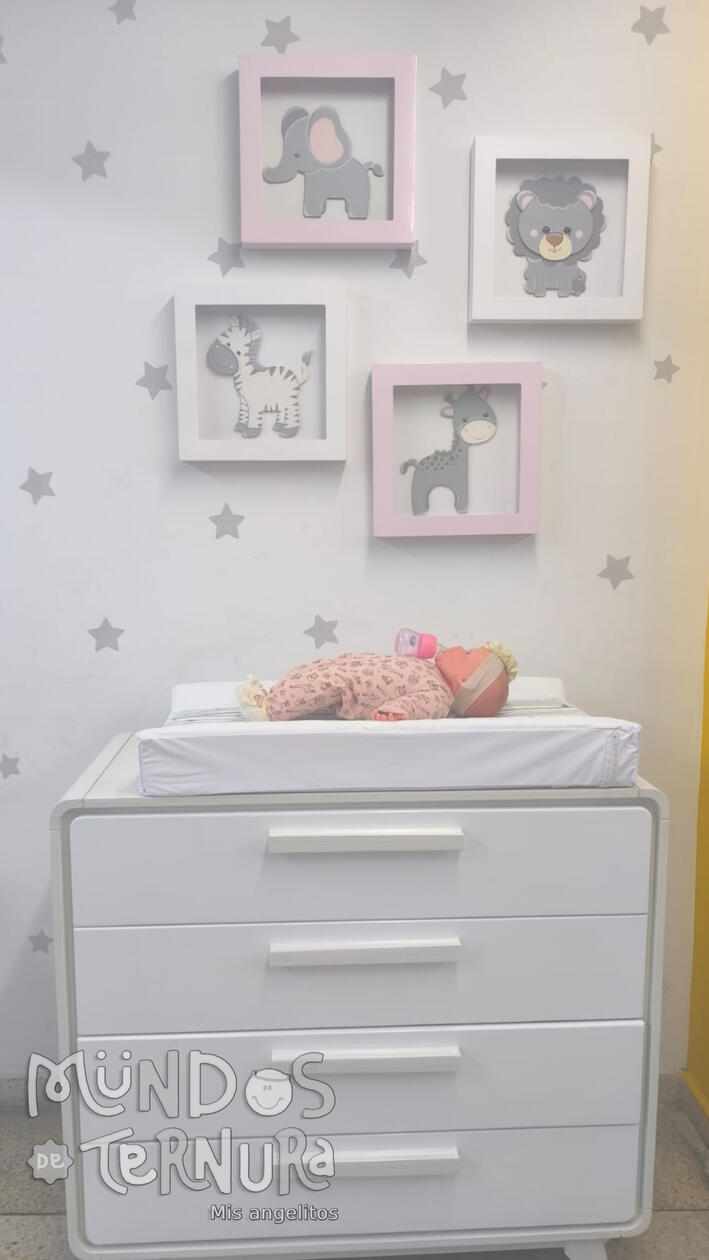 Cómoda TV - 4 Gavetas. Medidas: 1 m x 90 cm