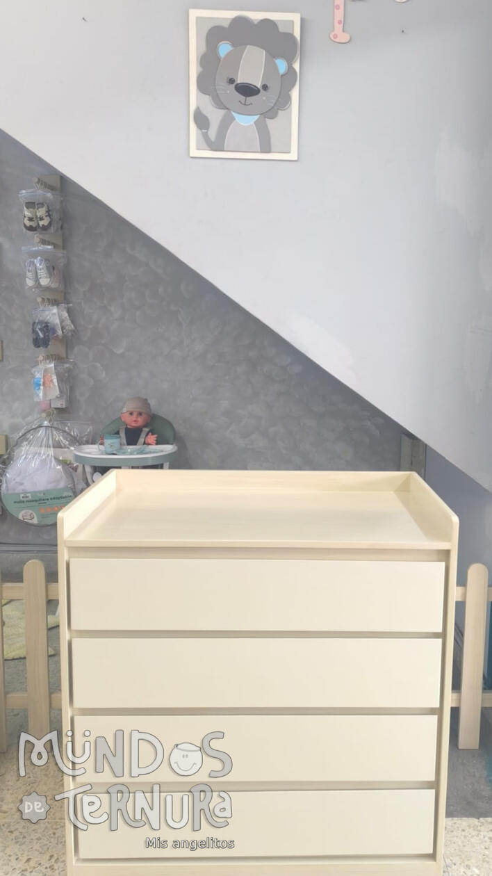 Cómoda Deko - 4 gavetas........ Medidas: 80 x 90 cm