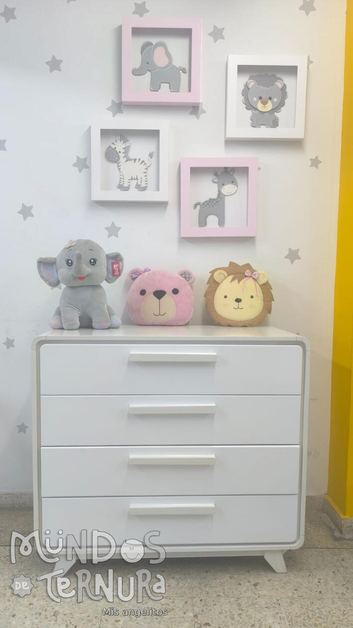 Cómoda TV - 4 Gavetas. Medidas: 1 m x 90 cm