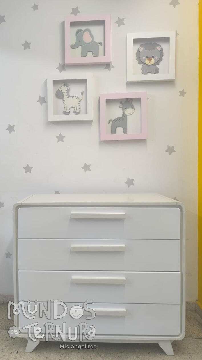 4 gavetas. Dimensiones: 1 m x 90 cm